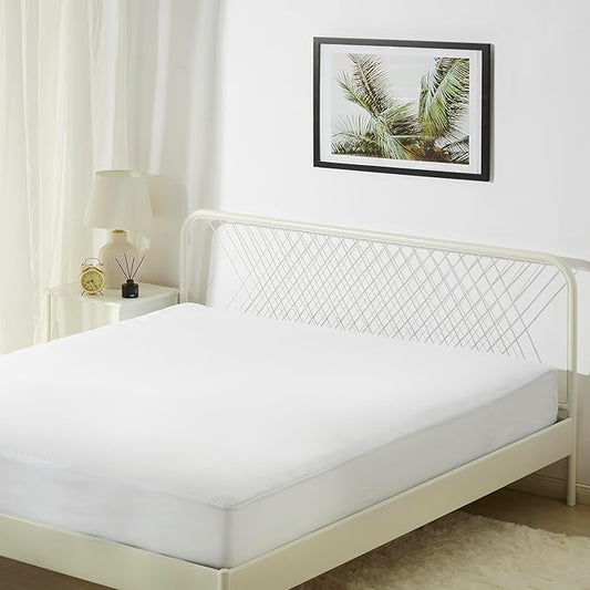 Amazon Basics Zippered Mattress Encasement - Waterproof & Bed Bug Proof, King