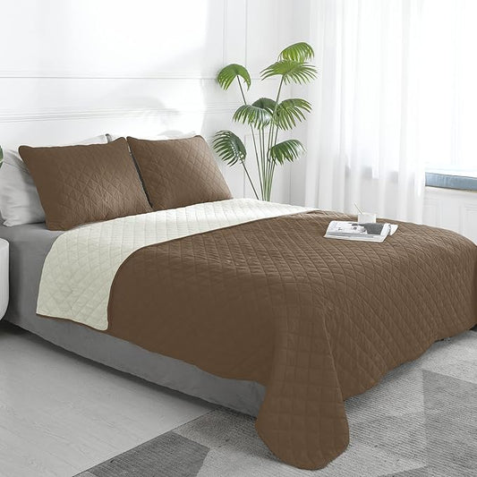 Easy-Going King Size Reversible Quilt Set with 1 Quilt and 2 Pillow Shams, Soft Bed Quilt Cover, Water Resistant Lightweight Microfiber Bedspread, Stain Resistant, Camel/Ivory