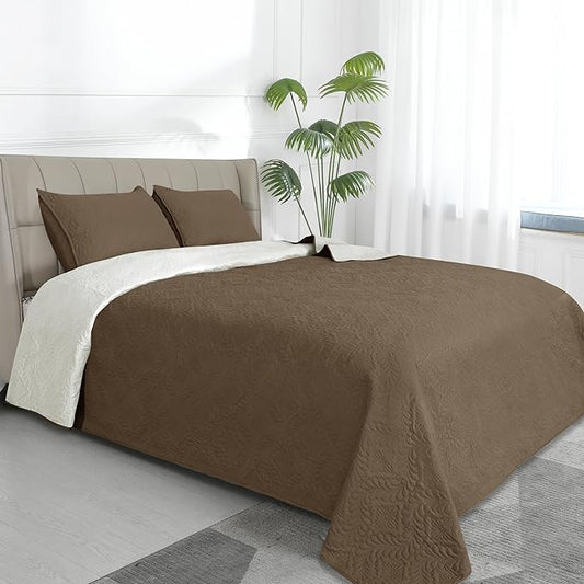 Easy-Going Twin Size Reversible Quilt Set with 1 Quilt and 1 Pillow Sham, Soft Bed Quilt Cover, Water Resistant Lightweight Microfiber Bedspread, Stain Resistant, Olive Leaf-Camel/Ivory