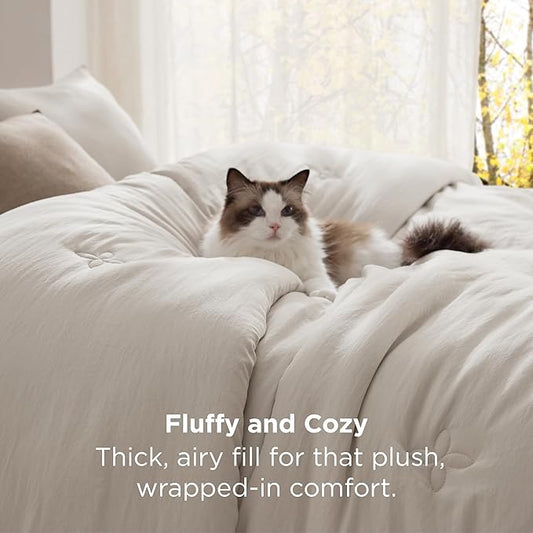Bedsure Twin Comforter Set Beige, Soft Prewashed Twin Size Bedding, Quilted Comforter with Clover Design, Down Alternative Comforter for All Seasons, 2 Pieces Bed Set with 1 Pillow Sham