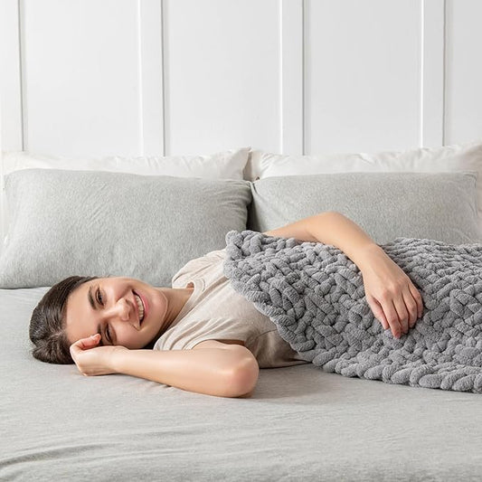 Maetoow Handmade 7 lb Soft Knitted Weighted Blanket, 40 x 60 in Breathable Chunky Knit Gravity Blanket Throw, Home Decor for Sofa Couch Bed, Light Grey