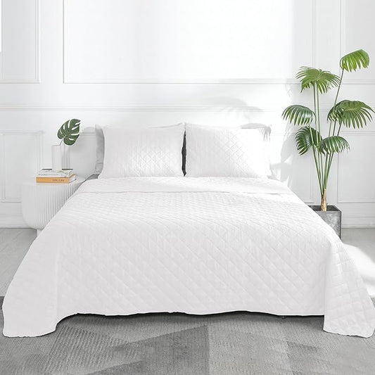 Easy-Going California King Size Reversible Quilt Set with 1 Quilt and 2 Pillow Shams, Soft Bed Quilt Cover, Water Resistant Lightweight Microfiber Bedspread, Stain Resistant, White/White