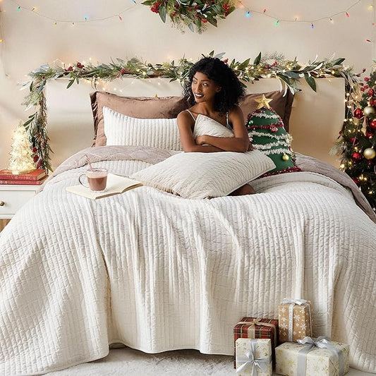 Wonderful Luxury Velvet Quilt - Striped Channel Stitch Cream Quilt King, Soft Velvet Lightweight Comforter, Pet-Friendly, Tear-Resistant, Bedspread Coverlet Bedding Set for All Season,106"x94"