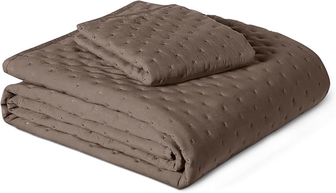 Amazon Basics Brushed Microfiber Quilt Set, Extra Soft with Natural Texture, 2-Piece,Twin/Twin XL, Brown