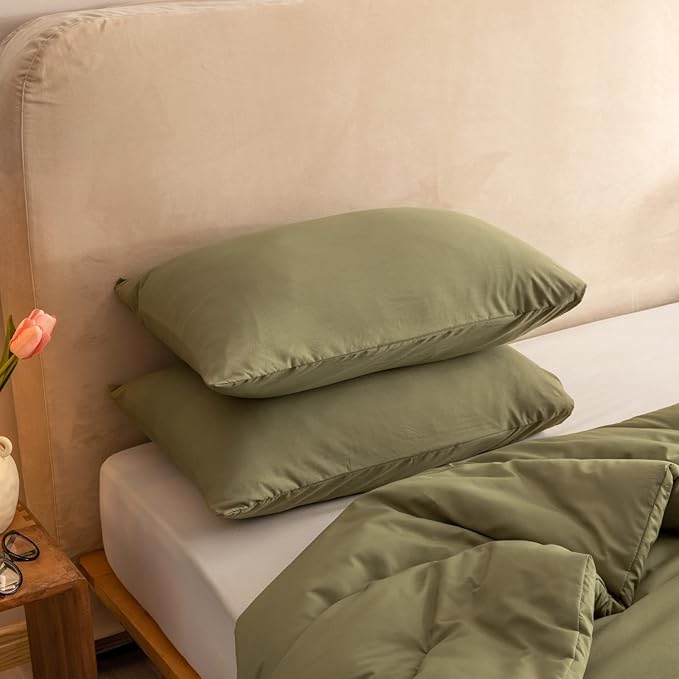 ROSGONIA Oversized King Comforter 128x120, 3pcs Super King Plus (1 Olive Green Comforter & 2 Pillowcases) Lightweight Oversized King Bedding Set Quilt