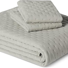 Amazon Basics Brushed Microfiber Quilt Set, Extra Soft with Natural Texture, 3-Piece,Queen/Full, Grey