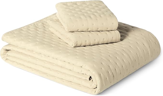Amazon Basics Brushed Microfiber Quilt Set, Extra Soft with Natural Texture, 3-Piece,King, Beige