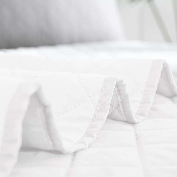 Easy-Going King Size Reversible Quilt Set with 1 Quilt and 2 Pillow Shams, Soft Bed Quilt Cover, Water Resistant Lightweight Microfiber Bedspread, Stain Resistant, White/White