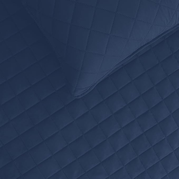 Easy-Going Queen Plus Size Reversible Quilt Set with 1 Quilt and 2 Pillow Shams, Soft Bed Quilt Cover, Water Resistant Lightweight Microfiber Bedspread, Stain Resistant, Dark Blue/Light Blue