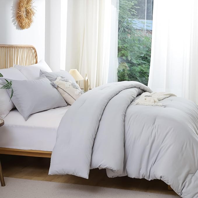 ROSGONIA Oversized King Comforter Light Gray, 3pcs (1 Grey Comforter & 2 Pillowcases), Soft Lightweight Oversized King Size Comforter Sets Bedding