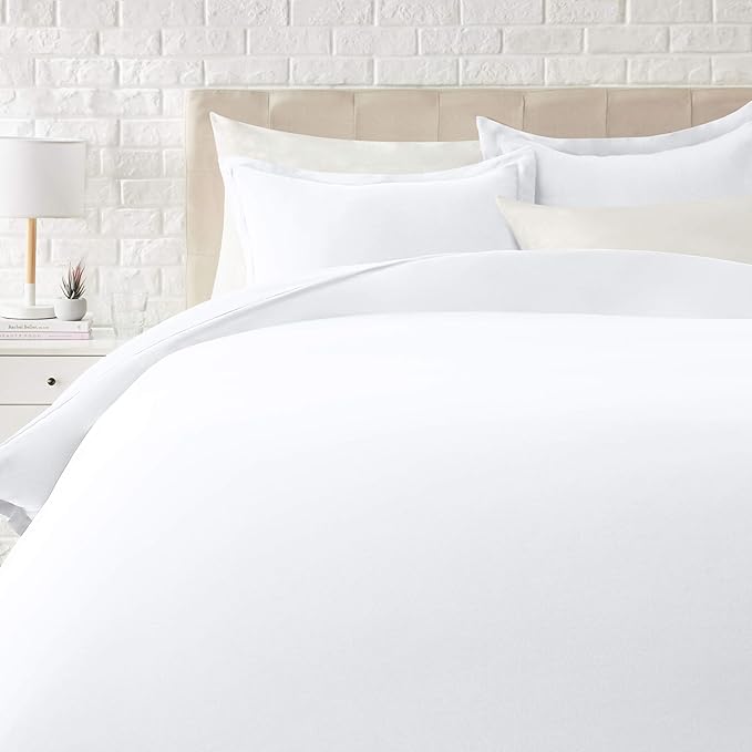Amazon Basics Lightweight Microfiber 3 Piece Duvet Cover Set with Zipper Closure, Full/Queen, Bright White, Solid