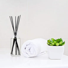 Urban Naturals Gardenia Blossoms Reed Diffuser Set with Jasmine, Gardenia, Ylang Ylang Scent Notes for a Continuous Air Freshener Scent