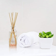 Urban Naturals Moonlit Petals Reed Diffuser Oil Set | Magnolias, Peonies, Daisies, Honeysuckle, Pear & Rosewood | Great Gift Idea for Mom, Grandma, Aunt, Wife or Sister