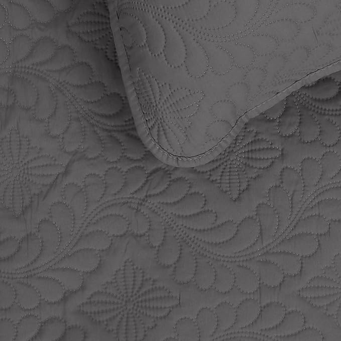 Easy-Going Twin Size Reversible Quilt Set with 1 Quilt and 1 Pillow Sham, Soft Bed Quilt Cover, Water Resistant Lightweight Microfiber Bedspread, Stain Resistant, Olive Leaf-Gray/Light Gray