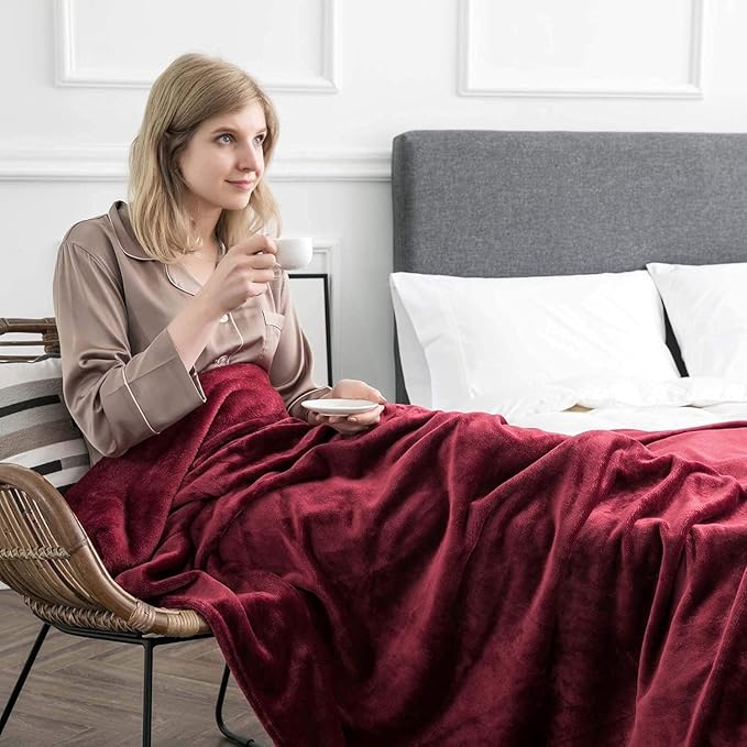 IR Imperial Rooms Fleece Blankets Queen Size 90 x 90 Inches - Super Soft Fluffy Burgundy Throw Blanket for Sofa and Bed - Warm and Cozy Lightweight 400 GSM Microfiber Bed Throws Blankets