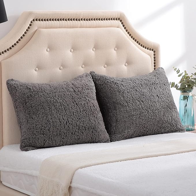 Reafort Ultra Soft Sherpa Pillowcases Pillow Covers Standard Size 20"x26" Pack of 2 with Zipper Closure (Charcoal Grey, 20”x26” Standard Sham)