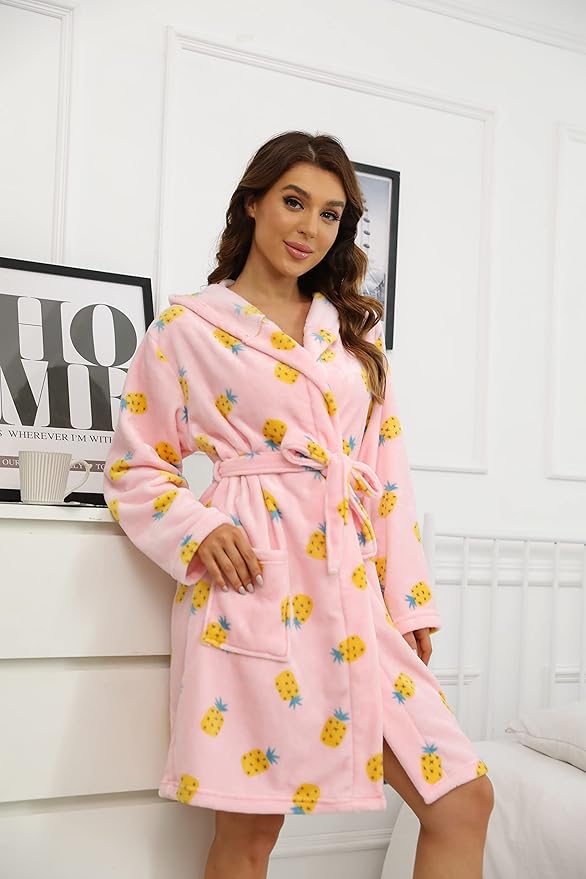 U2SKIIN Women Hooded Fleece Robe, Short Plush Robes for Womens With Hood Soft Warm Spa Bathrobe