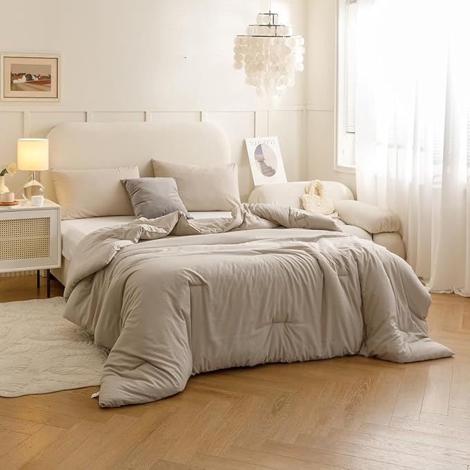ROSGONIA Oversized King Comforter 120x120, 3pcs Super King Comforter (1 Oatmeal Comforter & 2 Pillowcases) Lightweight Warm Bedding Set Blanket Quilt
