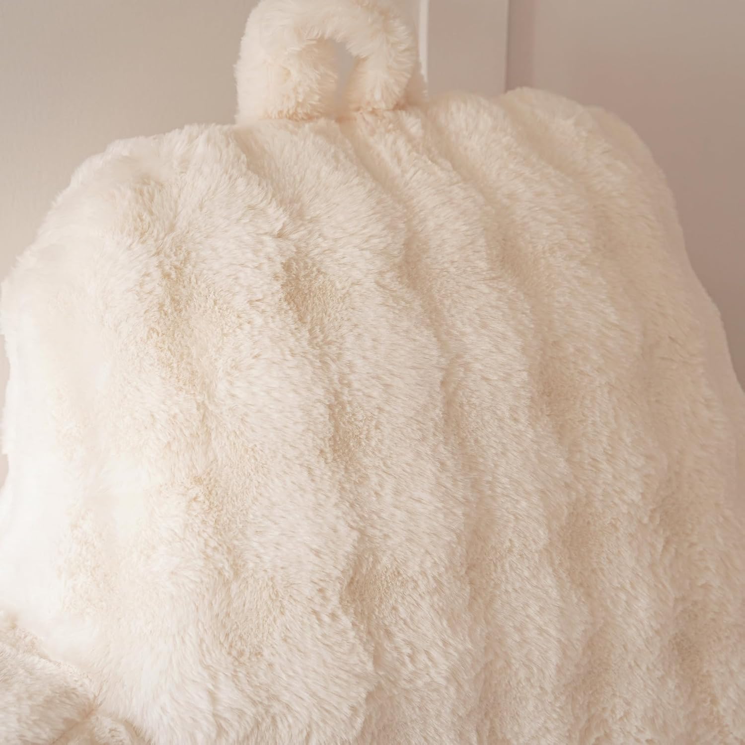 Yaoshuho Faux Fur Reading Pillow for Sitting in Bed, Large Backrest Bed Pillow with Arms, Back Support Pillow for Lounging Bedrest, Beige Dormly