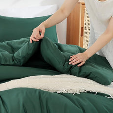 ROSGONIA Oversized Queen Comforter Emerald Green, 3pcs (1 Green Comforter & 2 Pillowcases) Lightweight Oversized Queen Comforter Sets Bedding Blanket Quilts