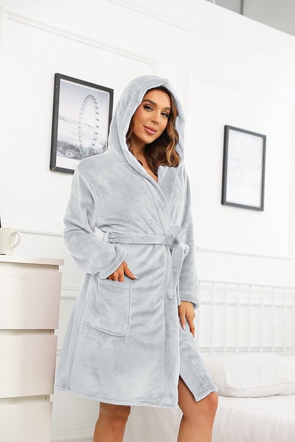 U2SKIIN Women Hooded Fleece Robe, Short Plush Robes for Womens With Hood Soft Warm Spa Bathrobe