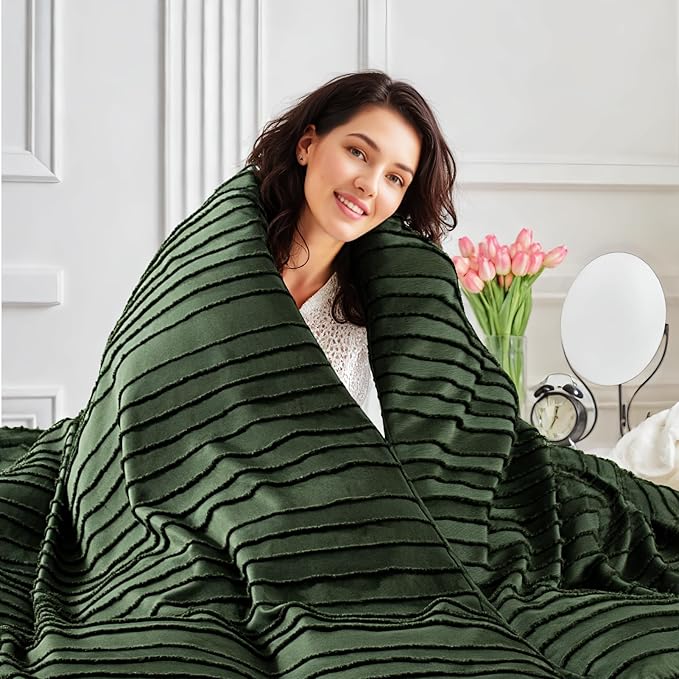 NEXHOME PRO Duvet Cover Full Size, Blue 3 Pieces Boho Tufted Duvet Cover Set, Soft and Lightweight Microfiber Comforter Cover Set for All Season (Forest Green,80 x 90)-No Comforter