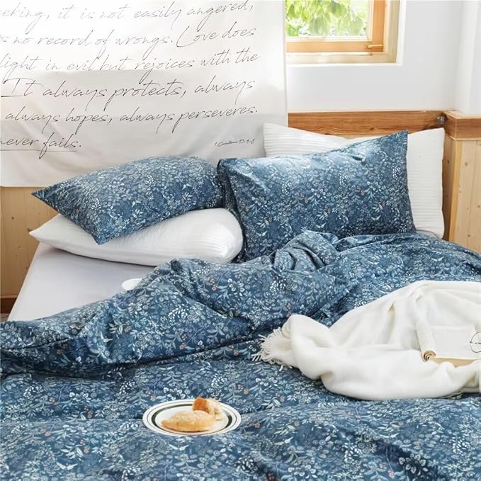 MKXI King Comforter Set Lightweight Bedding Set Blue Flowers and Leaves Botanical Theme Casual Floral Patterned Comforter 3 Piece