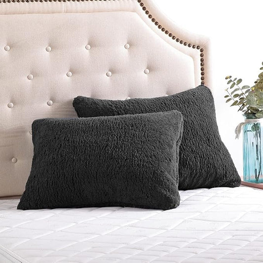 Reafort Ultra Soft Sherpa Pillowcases Pillow Covers Standard Size 20"x26" Pack of 2 with Zipper Closure (Black, 20”x26” Standard Sham)