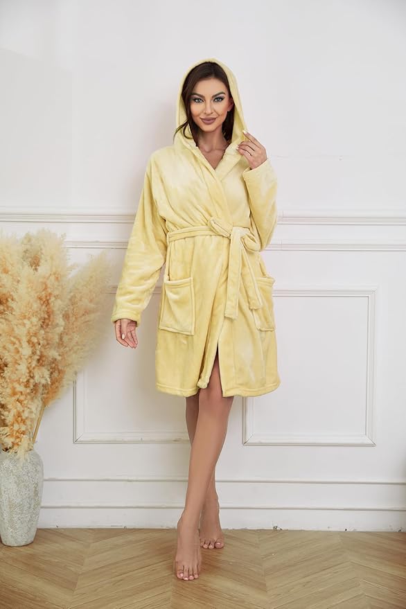 U2SKIIN Women Hooded Fleece Robe, Short Plush Robes for Womens With Hood Soft Warm Spa Bathrobe