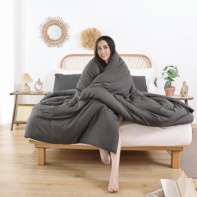 ROSGONIA Oversized King Comforter 120x120, 3pcs Super King Comforter (1 Dark Gray Comforter & 2 Pillowcases) Lightweight Warm Bedding Blanket Quilt