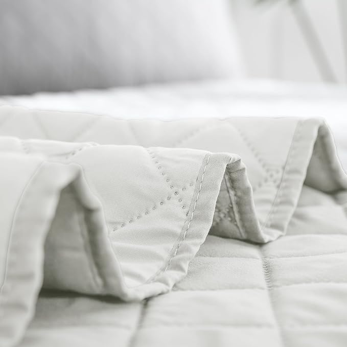 Easy-Going King Size Reversible Quilt Set with 1 Quilt and 2 Pillow Shams, Soft Bed Quilt Cover, Water Resistant Lightweight Microfiber Bedspread, Stain Resistant, Ivory/Ivory
