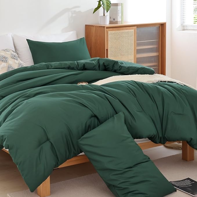 ROSGONIA Oversized King Comforter 128x120, 3pcs Super King Plus (1 Dark Green Comforter & 2 Pillowcases) Lightweight Bedding Set Quilt