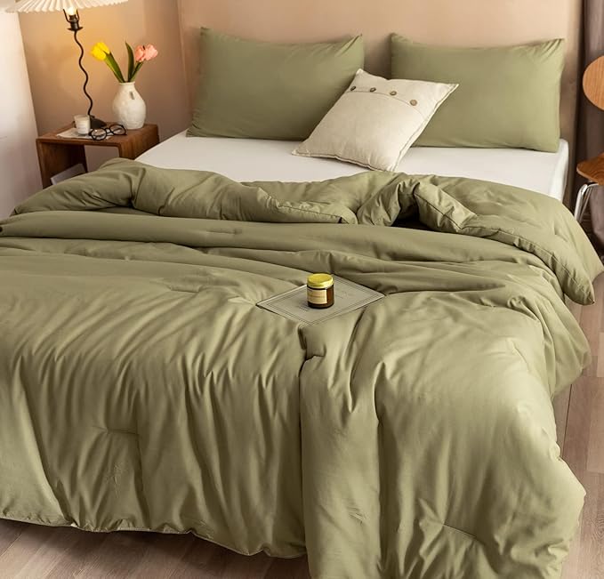 ROSGONIA Oversized King Comforter 120x120, 3pcs Super King Comforter (1 Olive Green Comforter & 2 Pillowcases) Lightweight Warm Bedding Set Quilt