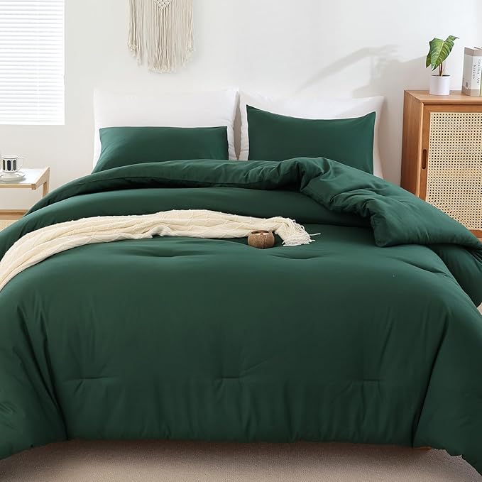 ROSGONIA Oversized King Comforter 128x120, 3pcs Super King Plus (1 Dark Green Comforter & 2 Pillowcases) Lightweight Bedding Set Quilt