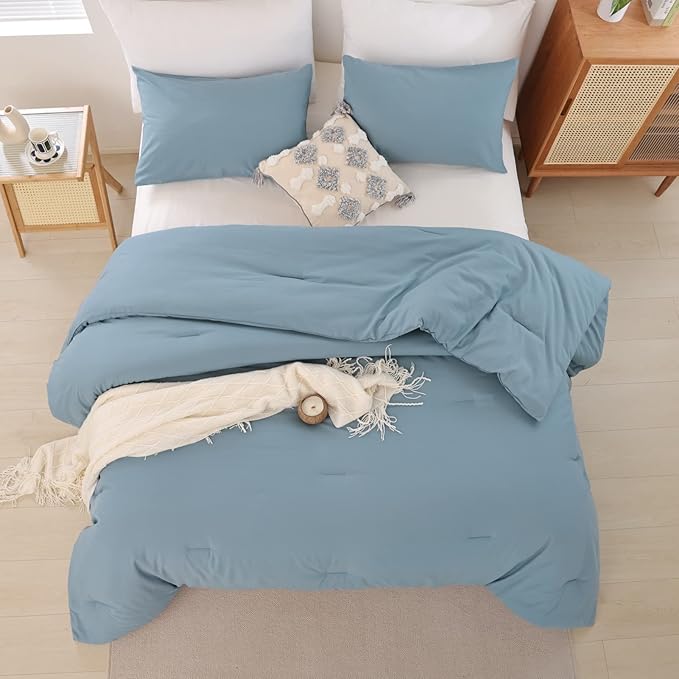 ROSGONIA Oversized King Comforter Dusty Blue, 3pcs (1 Boho Comforter & 2 Pillowcases) Lightweight Oversized King Size Comforter Sets Bedding Blanket