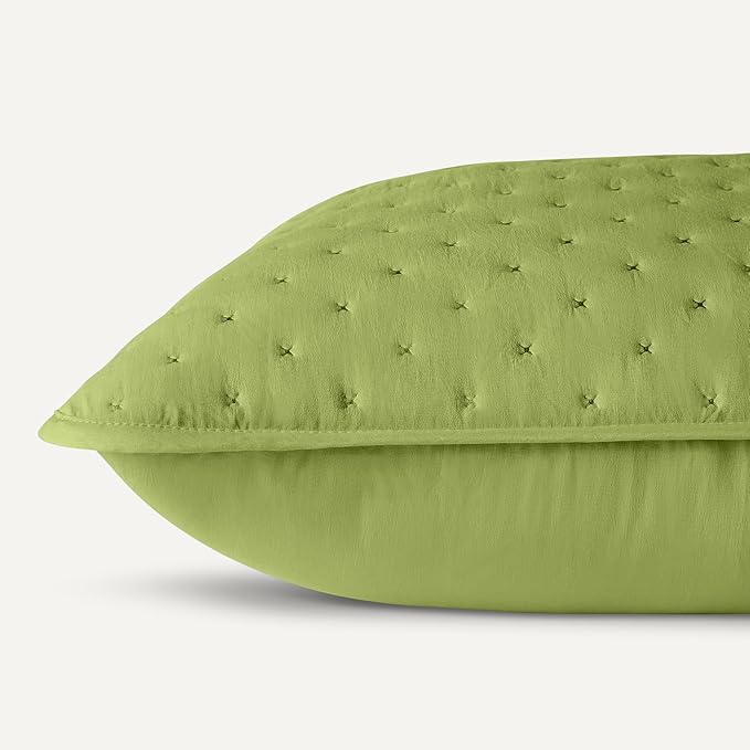 Amazon Basics Brushed Microfiber Quilt Set, Extra Soft with Natural Texture, 2-Piece,Twin/Twin XL, Green