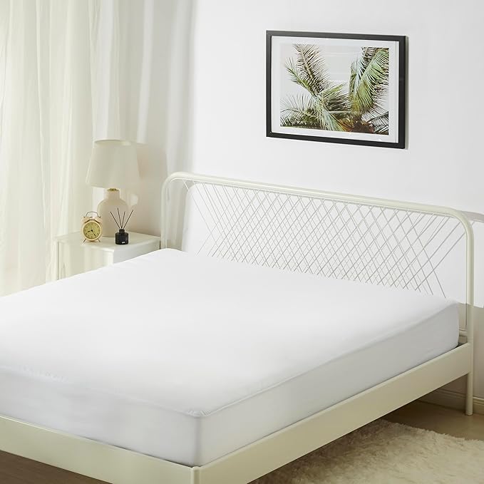 Amazon Basics Zippered Mattress Encasement - Waterproof & Bed Bug Proof, Queen