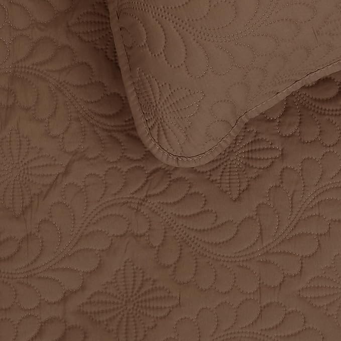 Easy-Going Full/Queen Size Reversible Quilt Set with 1 Quilt and 2 Pillow Shams, Soft Bed Quilt Cover, Water Resistant Lightweight Microfiber Bedspread, Stain Resistant, Olive Leaf-Brown/Beige