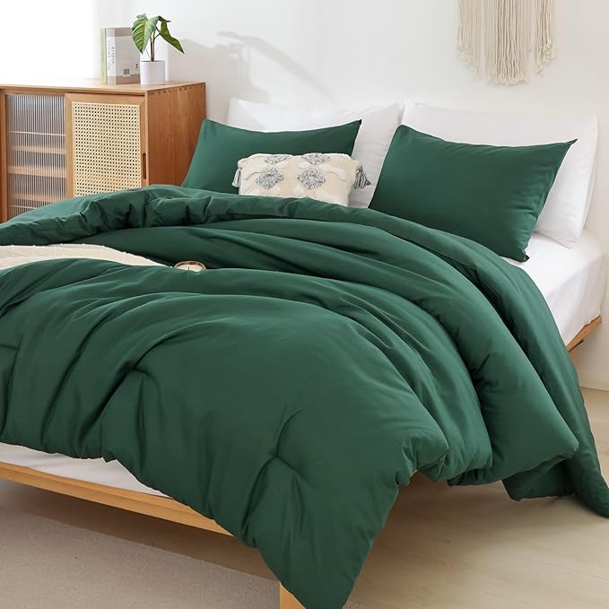 ROSGONIA Oversized King Comforter 128x120, 3pcs Super King Plus (1 Dark Green Comforter & 2 Pillowcases) Lightweight Bedding Set Quilt