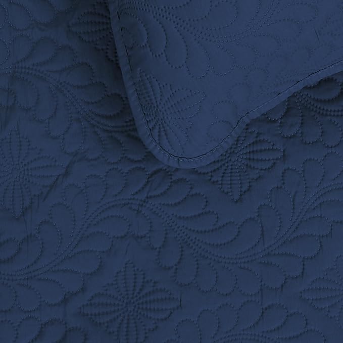 Easy-Going King Size Reversible Quilt Set with 1 Quilt and 2 Pillow Shams, Soft Bed Quilt Cover, Water Resistant Lightweight Microfiber Bedspread, Stain Resistant, Olive Leaf-Dark Blue/Light Blue