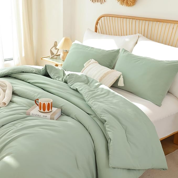 ROSGONIA Oversized King Comforter 128x120, 3pcs Super King Plus (1 Sage Green Comforter & 2 Pillowcases) Lightweight Oversized Bedding Set Quilt
