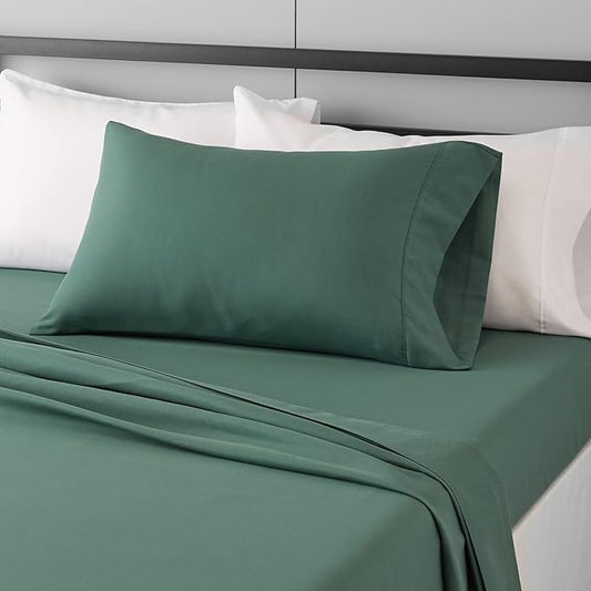 Amazon Basics Lightweight Super Soft Easy Care Wrinkle-Free Breathable Microfiber 3-Piece Bed Sheet Set with 14-Inch Deep Pockets, Twin XL, Emerald Green, Solid AmazonBasics