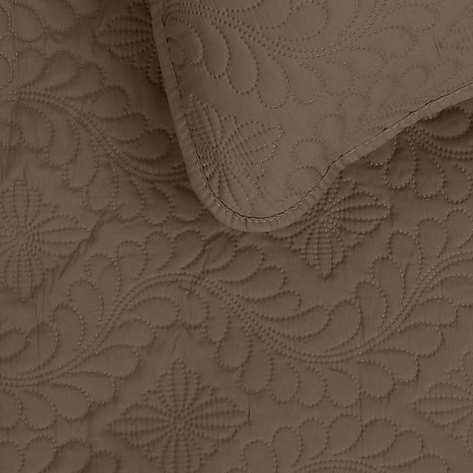 Easy-Going Twin Size Reversible Quilt Set with 1 Quilt and 1 Pillow Sham, Soft Bed Quilt Cover, Water Resistant Lightweight Microfiber Bedspread, Stain Resistant, Olive Leaf-Camel/Ivory