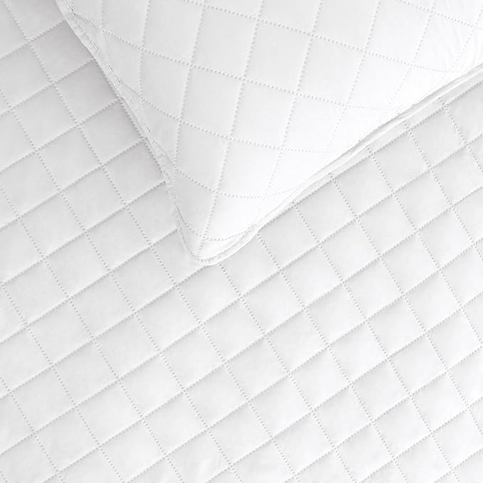 Easy-Going King Size Reversible Quilt Set with 1 Quilt and 2 Pillow Shams, Soft Bed Quilt Cover, Water Resistant Lightweight Microfiber Bedspread, Stain Resistant, White/White