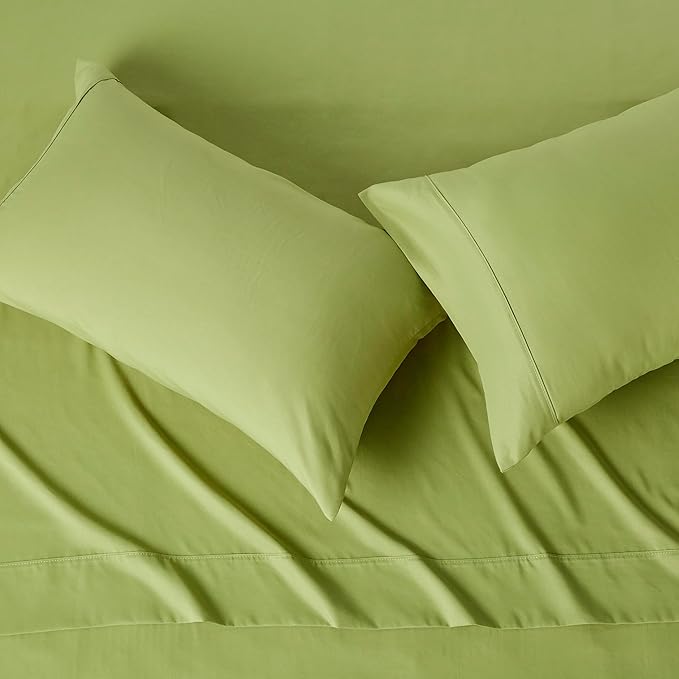 Amazon Basics Lightweight Microfiber 4-Piece Bed Sheet Set, Oliver Light, Solid, Queen AmazonBasics
