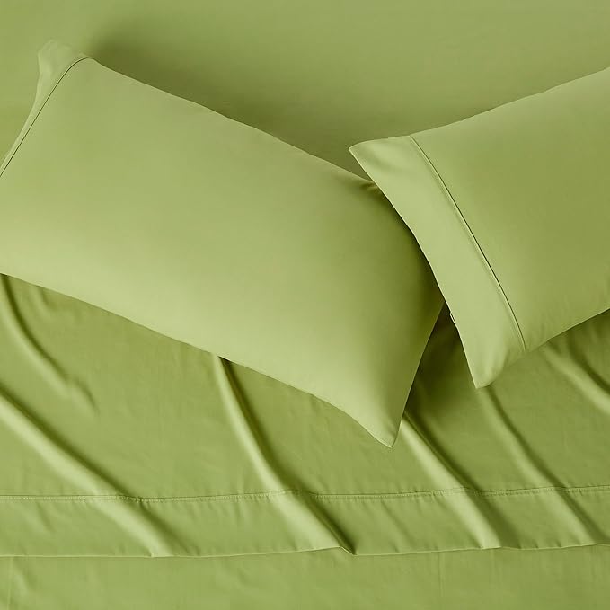 Amazon Basics Lightweight Microfiber 4-Piece Bed Sheet Set, Oliver Light, Solid, King AmazonBasics