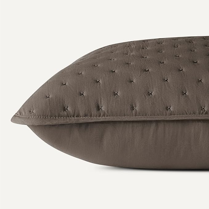 Amazon Basics Brushed Microfiber Quilt Set, Extra Soft with Natural Texture, 3-Piece,Queen/Full, Brown