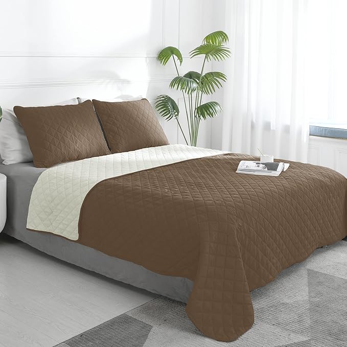 Easy-Going King Size Reversible Quilt Set with 1 Quilt and 2 Pillow Shams, Soft Bed Quilt Cover, Water Resistant Lightweight Microfiber Bedspread, Stain Resistant, Camel/Ivory