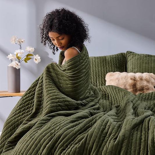 Wonderful Luxury Velvet Quilt - Striped Channel Stitch Dark Green Quilt King, Soft Velvet Lightweight Comforter, Pet-Friendly, Tear-Resistant, Bedspread Coverlet Bedding Set for All Season,106"x94"
