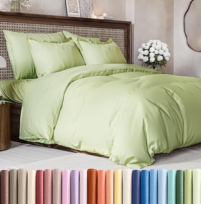 CGK Unlimited Duvet Cover Queen Size Set - Extra Soft Queen Size Duvet Cover 90 x 90 with 2 Pillow Shams - Hotel Quality w/Zipper Closures & Ties - Bedding and Bed Linens Set (Light Sage Green)